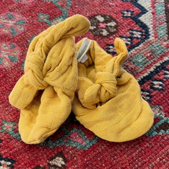 EllieFunDay GOLDEN MUSTARD PIGMENT KNOTTED Baby BOOTIE 6-12M - Picture 2 of 6